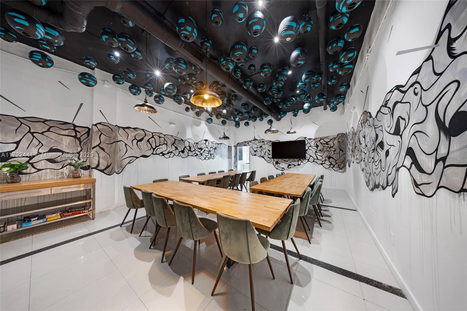 Beautiful free Standing Space